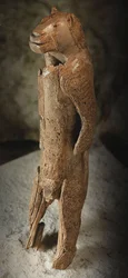 Hombre león, Cultura Auriñaciense (marfil de mamut)